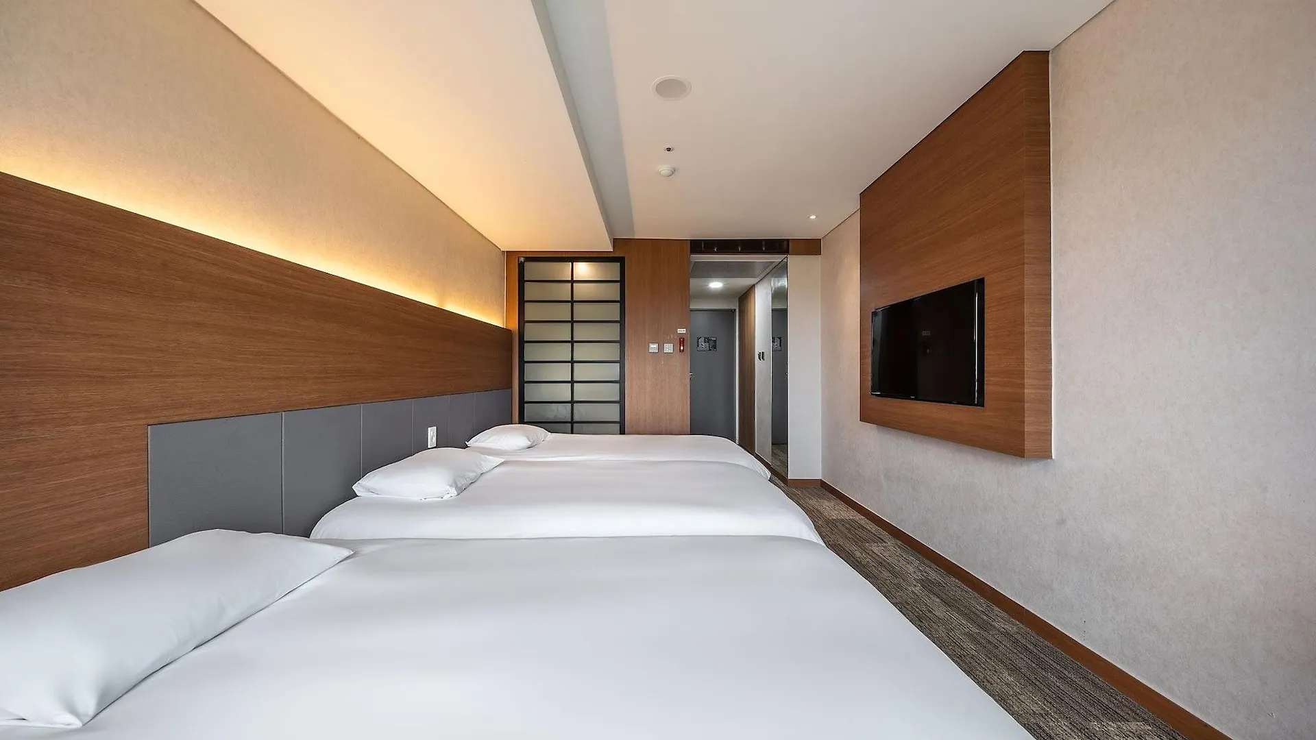 Golden Tulip Jeju Seongsan Hotel 3*,