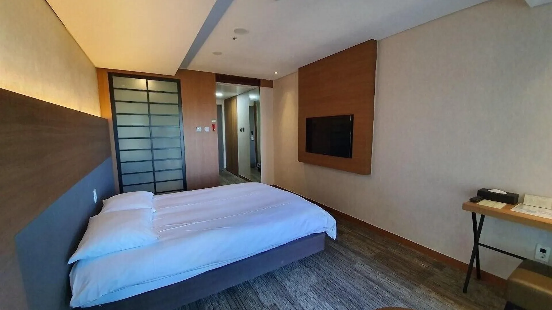 Golden Tulip Jeju Seongsan Hotel 3*,