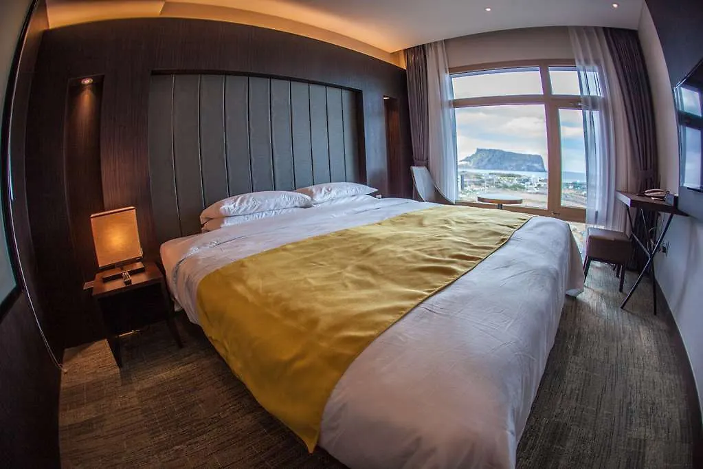 Golden Tulip Jeju Seongsan Hotel 3*,